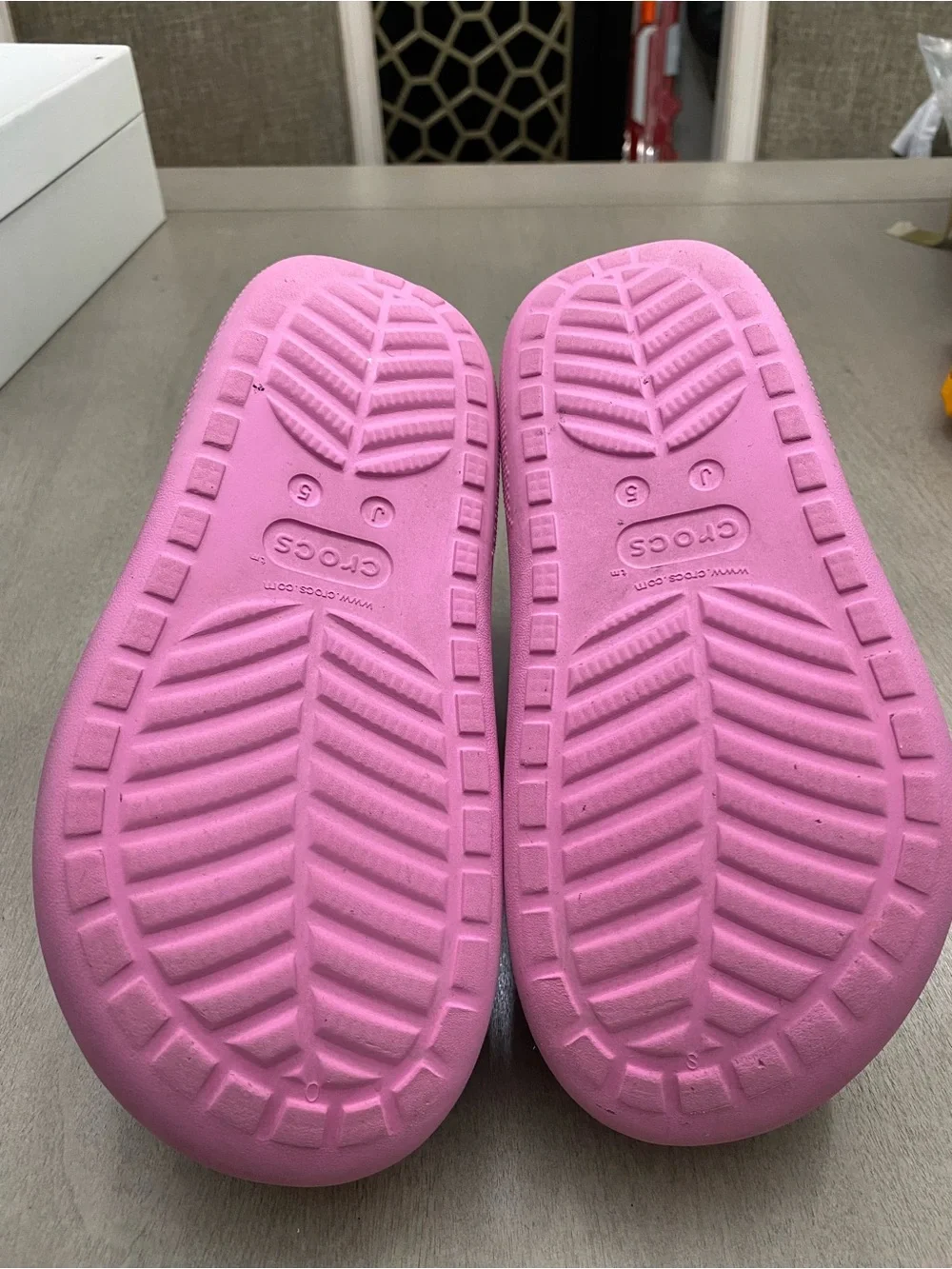 CROCS Kids Classic Clog in Bright Pink
